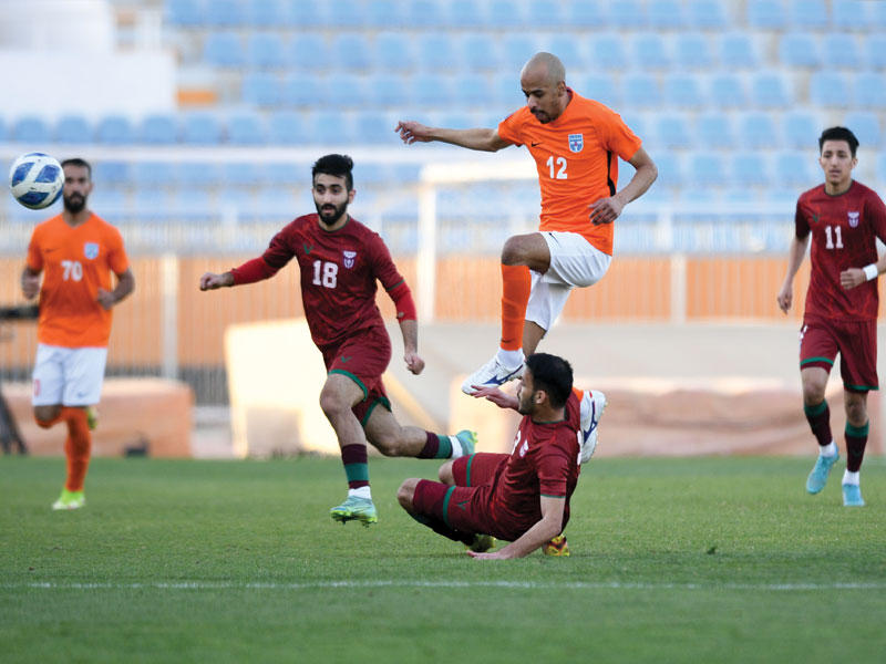 جانب من مواجهة كاظمة والنصر في الموسم الماضي