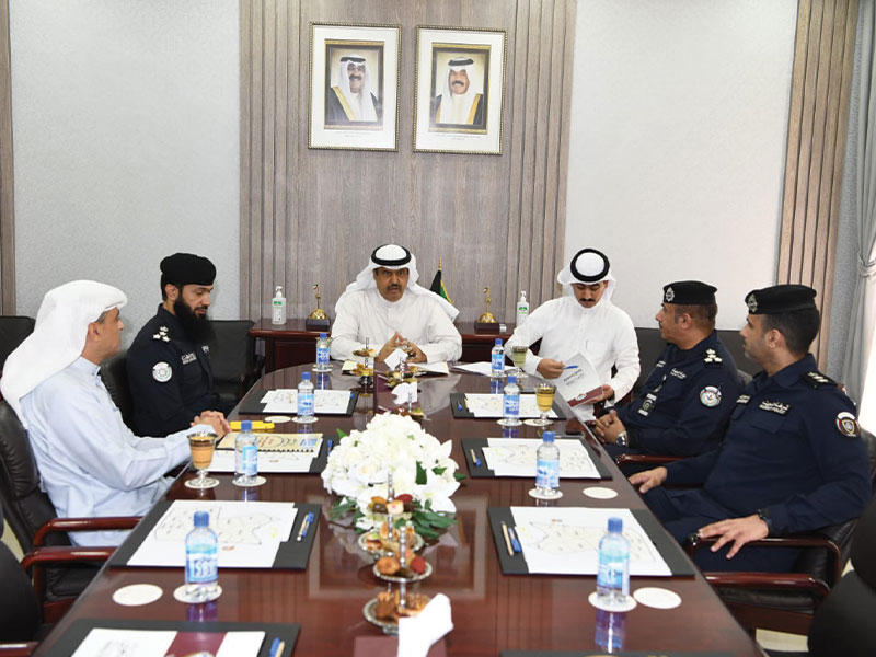 الأصفر مستقبلاً عدداً من القيادات الأمنية بمحافظة حولي أمس