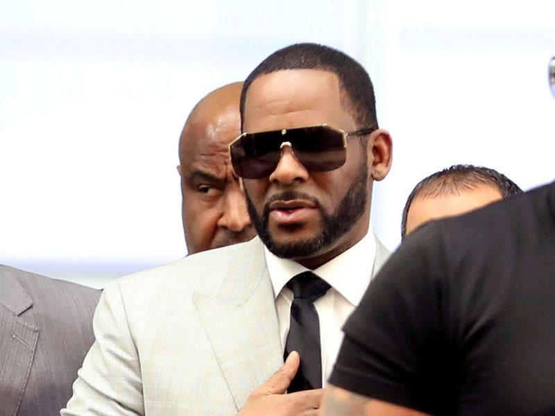 المغني آر.كيلي  