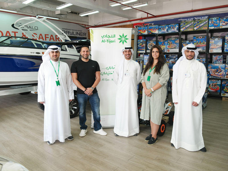 جانب من تسليم الجوائز على الرابحين 