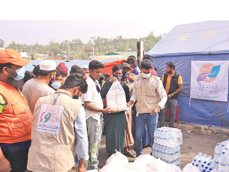 جانب من مساعدات لاجئي الروهينغا