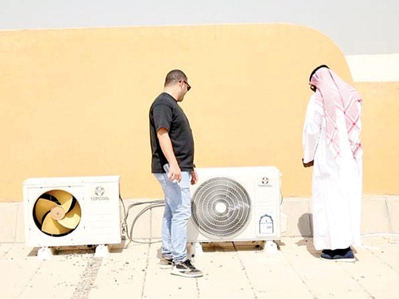 جانب من أعمال تركيب تكييف المدارس