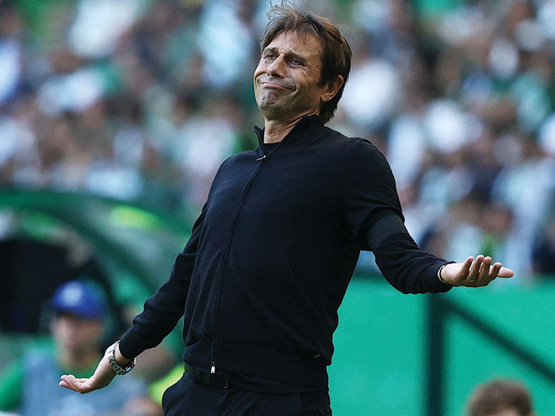 المدير الفني لفريق توتنهام أنطونيو كونتي