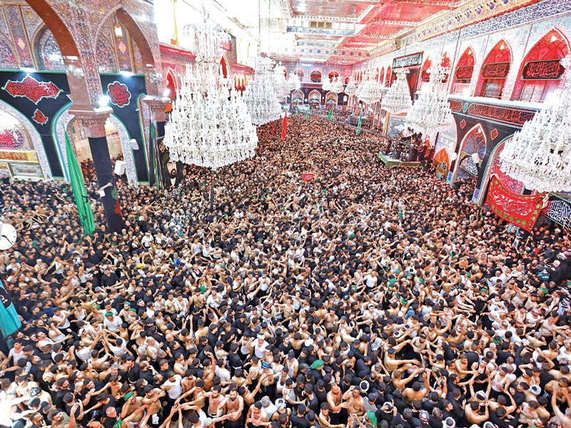 مراسم عزاء الأربعين في كربلاء أمس (رويترز)