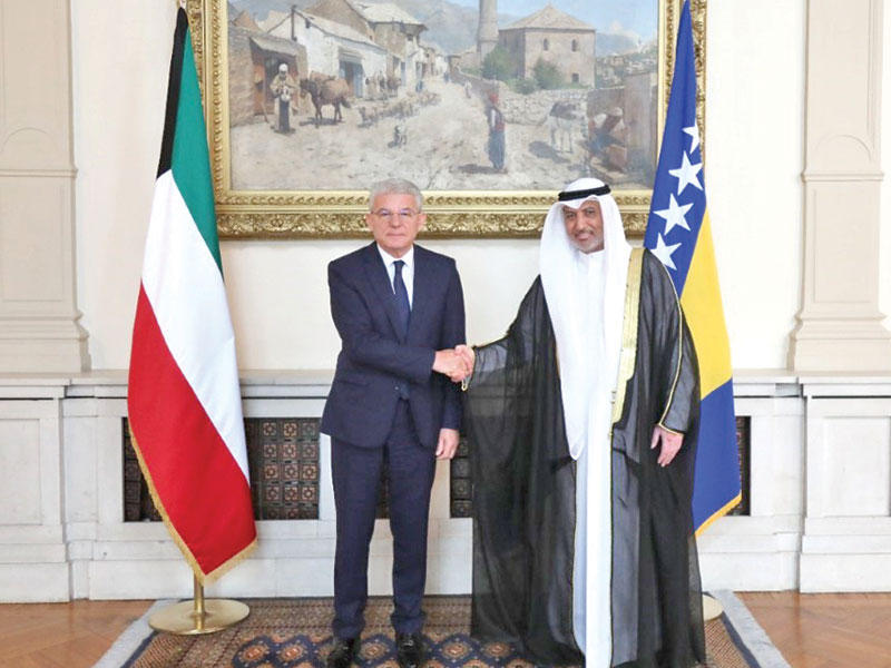 الخرينج مقدماً أوراق اعتماده إلى جعفروفيتش