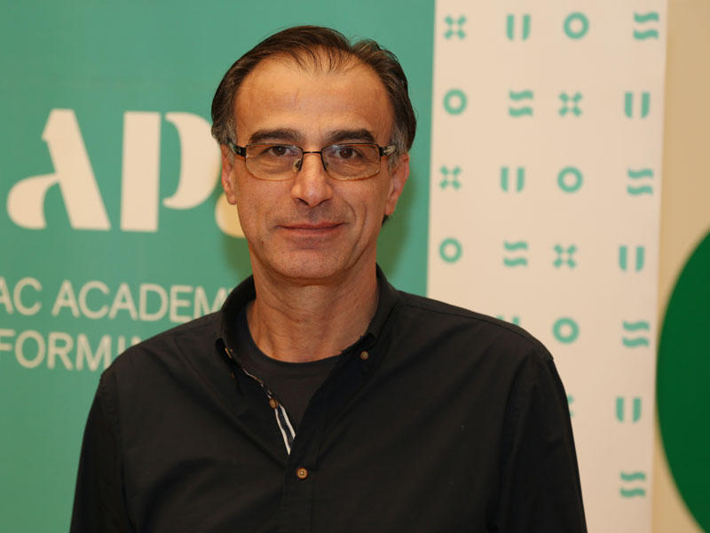  السينوغرافي حسن صادق