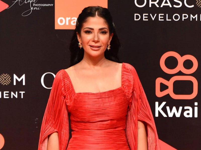 الفنانة منى زكي