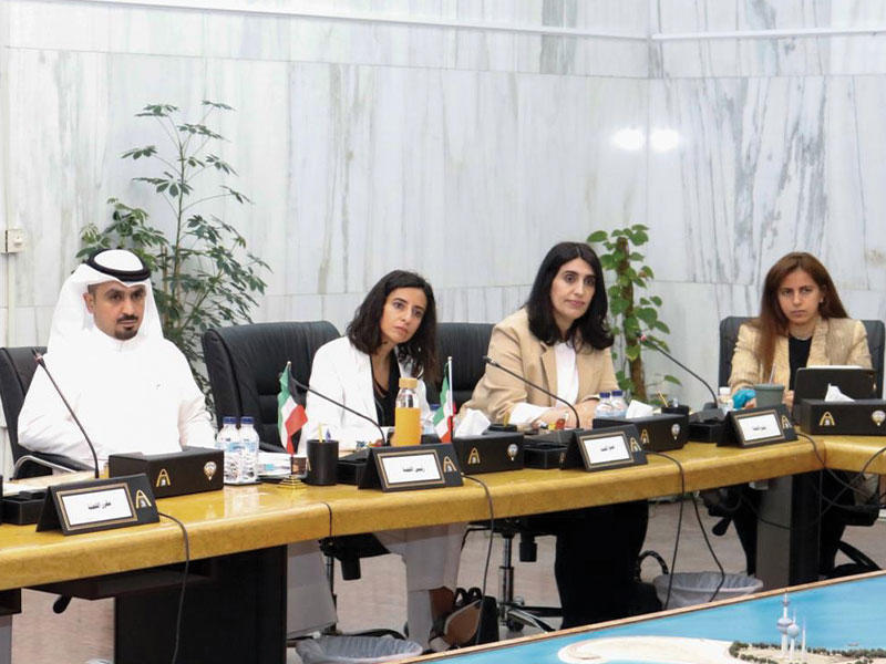 جانب من اجتماع اللجنة 