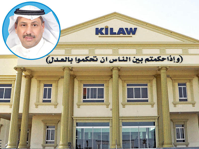 مبنى كلية القانون الكويتية العالمية وفي الاطار العميد المساعد للشؤون الطلابية في كلية القانون الكويتية العالمية د. صالح العتيبي