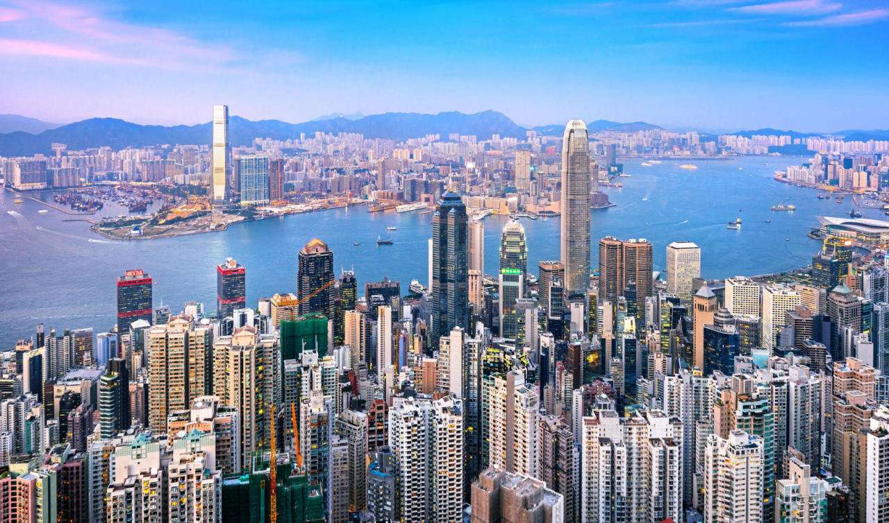 هونغ كونغ تسجيل عجز مالي 