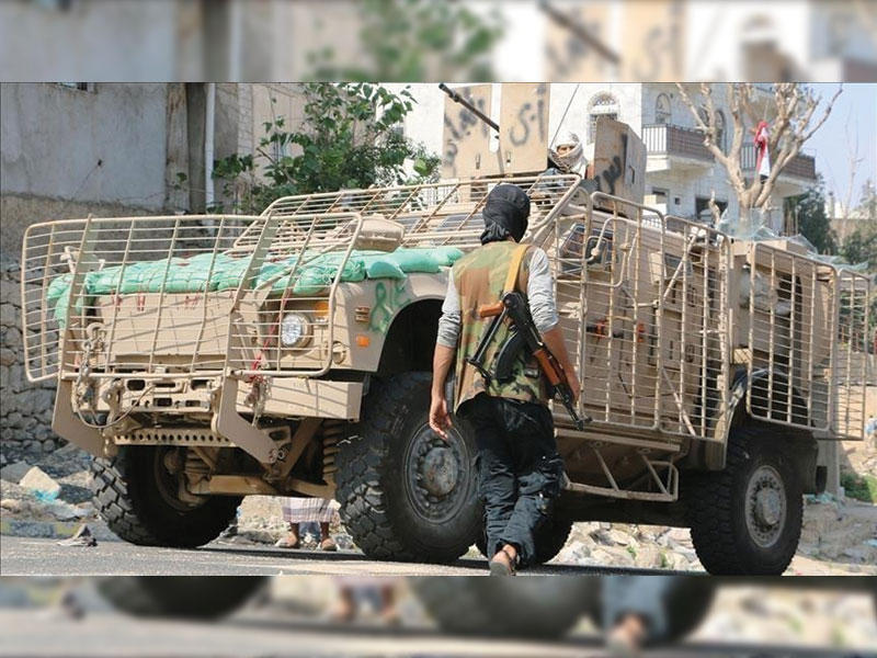 عناصر من الجيش 