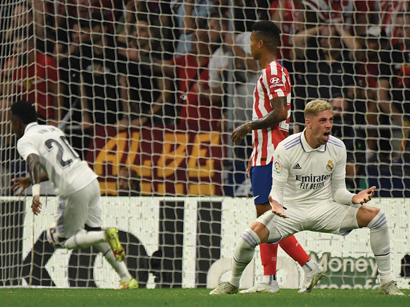 فرحة لاعبي الريال بعد إحراز هدف في مرمى أتلتيكو