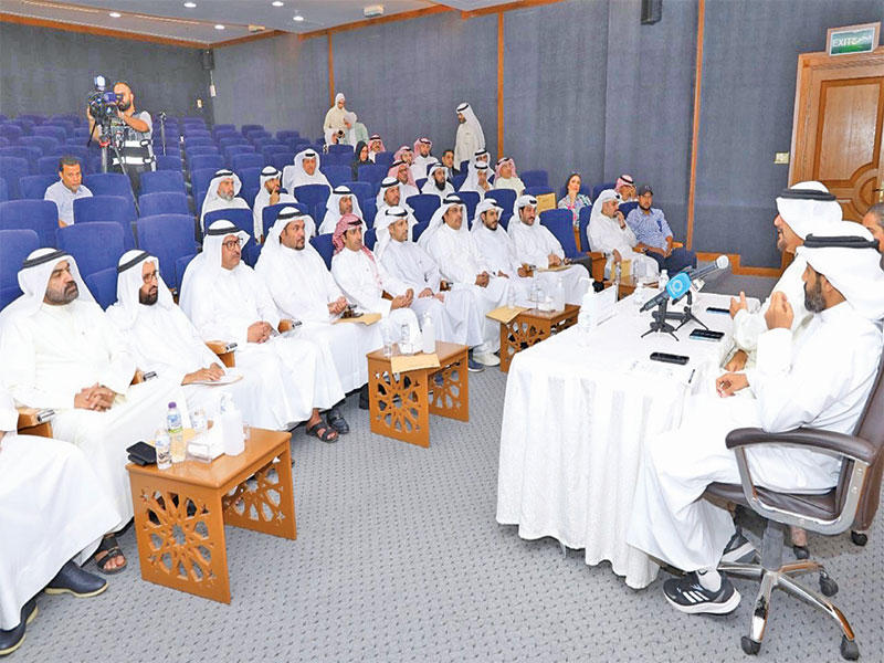 جانب من اجتماع أمس