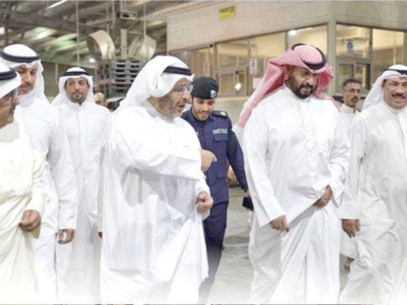 الخالد والشريعان وقيادات «الداخلية» خلال فض الأحراز