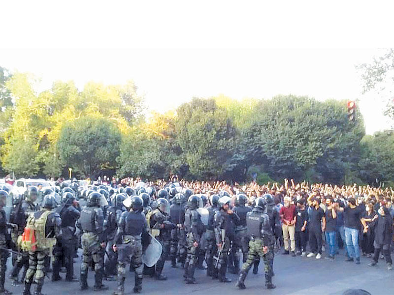 صورة مأخوذة عن فيديو لتظاهرة في طهران (إنترنت)