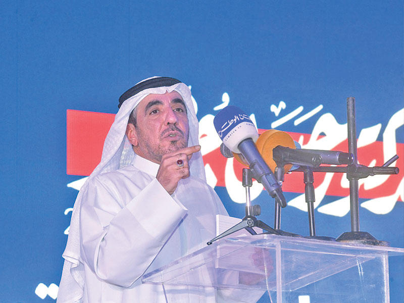 النائب السابق مرشح الدائرة الأولى د. حسن جوهر متحدثاً في ندوته