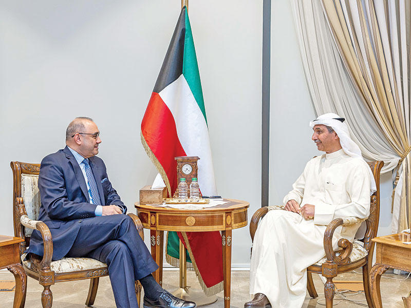 الظفيري مستقبلاً السفير الصافي