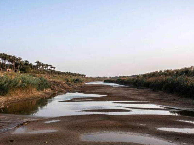نهر دجلة يصارع الموت في العراق