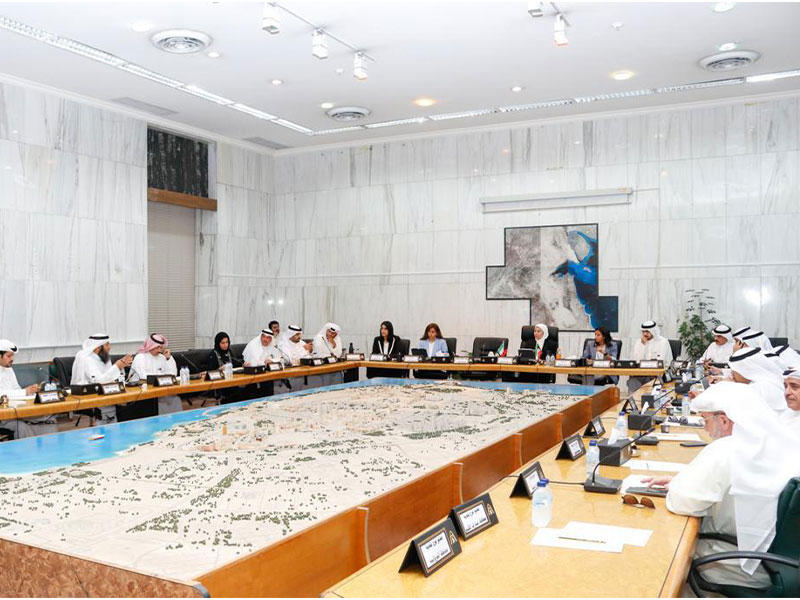 جانب من اجتماع لجنة شؤون البيئة في المجلس البلدي