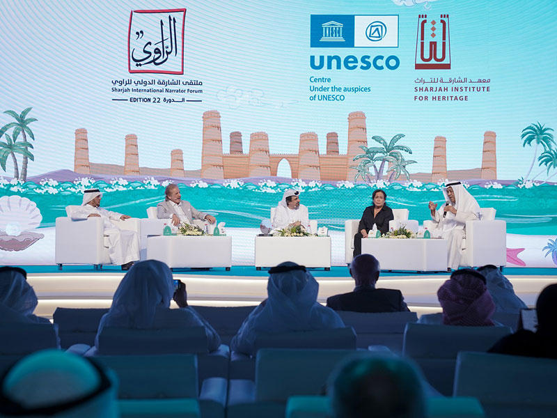 المشاركون في الندوة بالملتقى