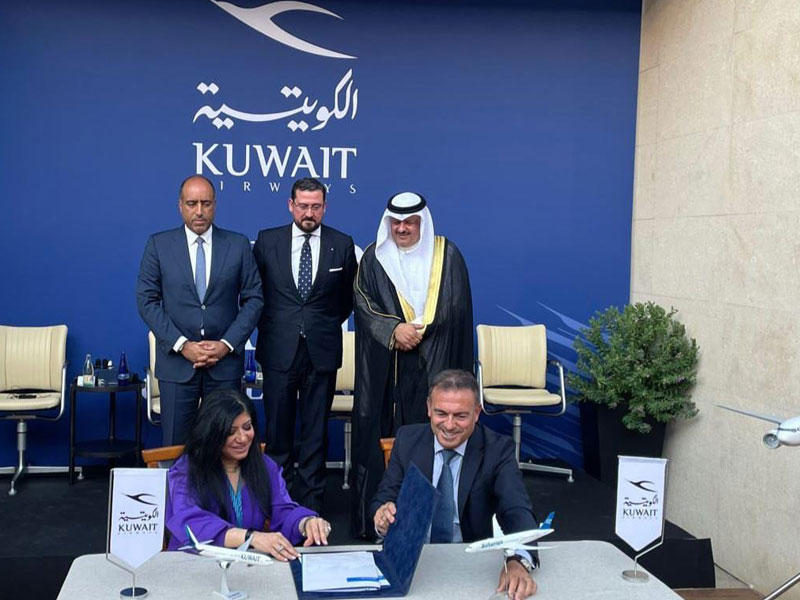 جانب من توقيع اتفاقية الشراكة التجارية