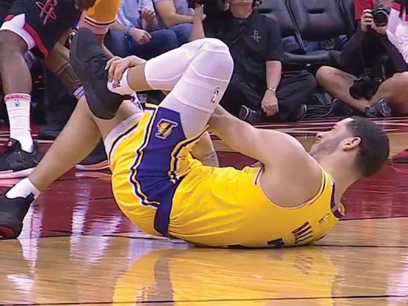 لونزو بول لاعب فريق شيكاغو بولز لكرة السلة