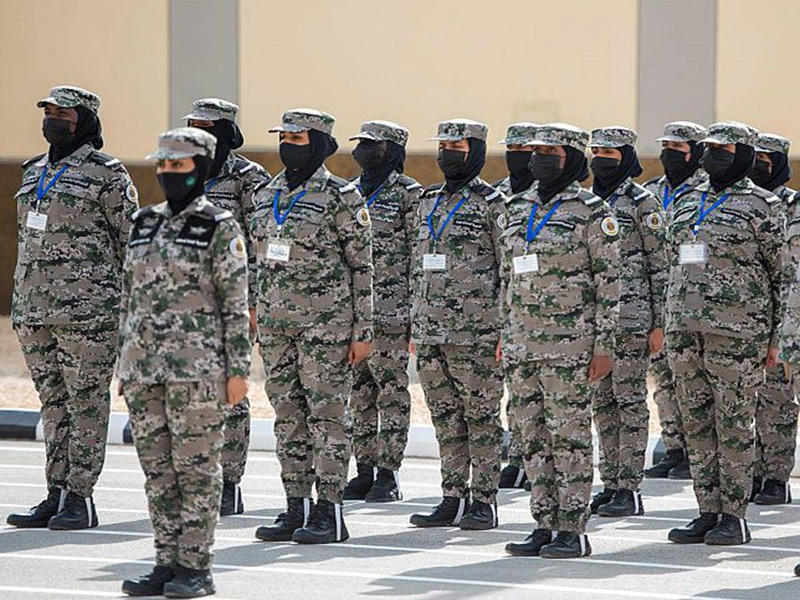 مجندات سعوديات باحتفالات «اليوم الوطني»