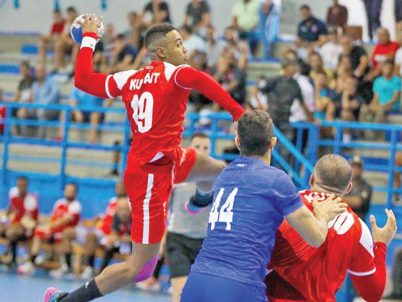 جانب من مباراة الكويت والزمالك في الدور الأول