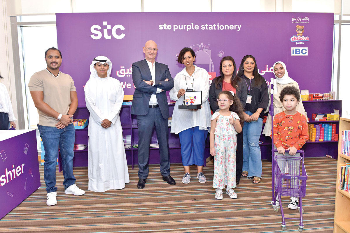 صورة جماعية لفريق عمل stc ودبدوب وشركة IBC