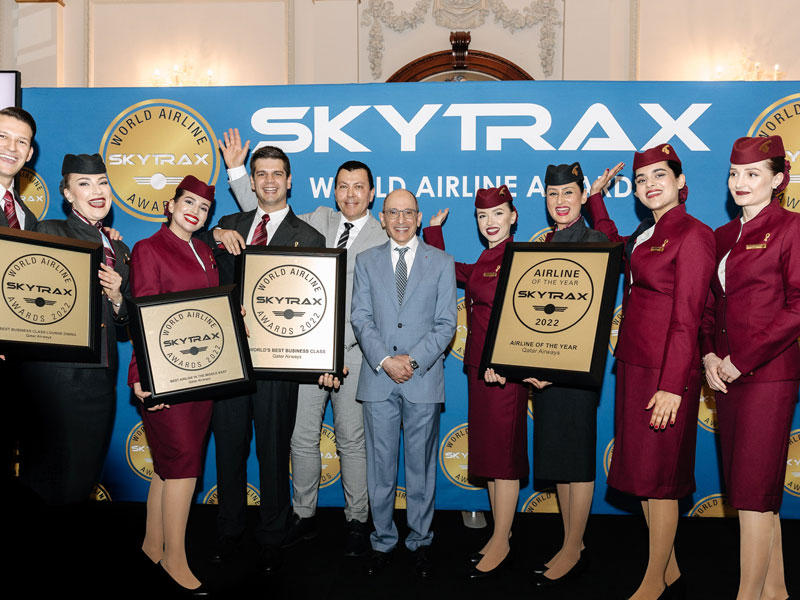 لقطة جماعية مع الجوائز