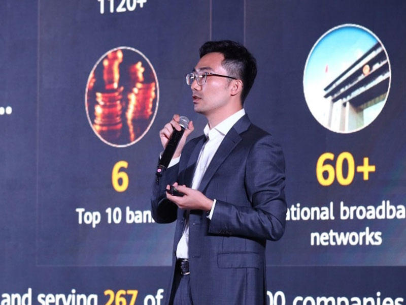 نائب رئيس خط منتجات اتصال البيانات لدى «هواوي» سون ليانغ