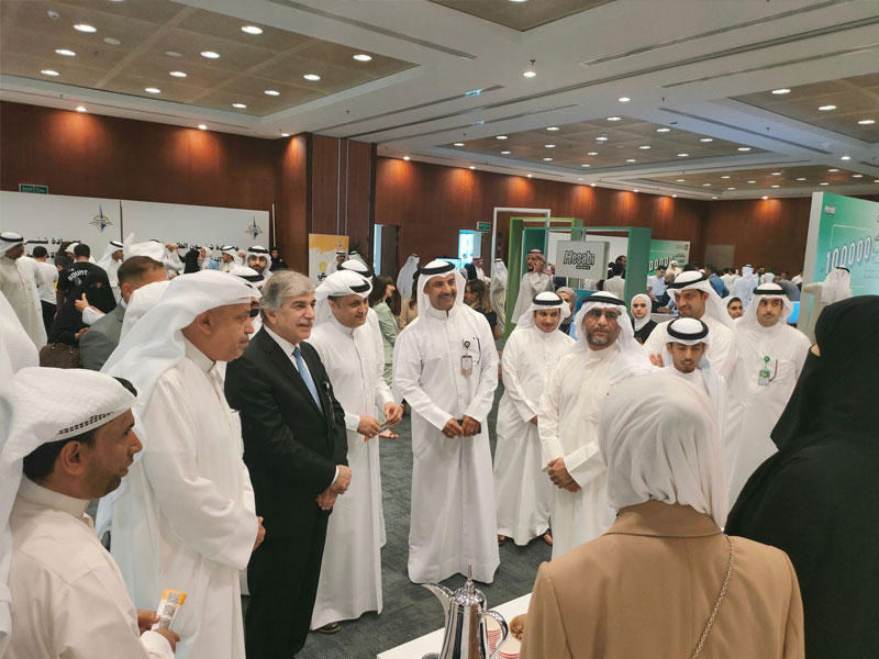 جانب من جولة الأسرة الأكاديمية في المعرض