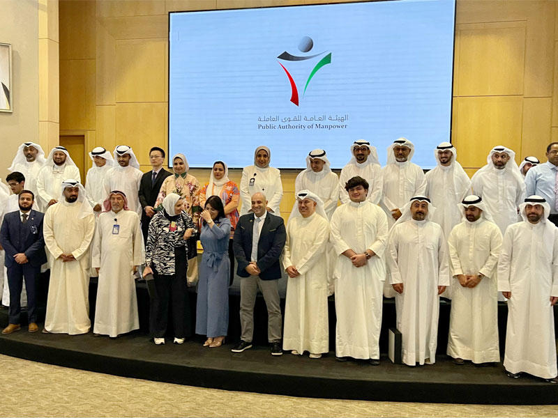 صورة جماعية للشركات المشاركة في المشروع