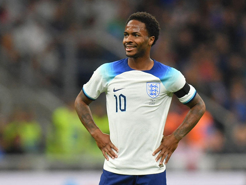  لاعب المنتخب الإنكليزي رحيم سترلينغ 