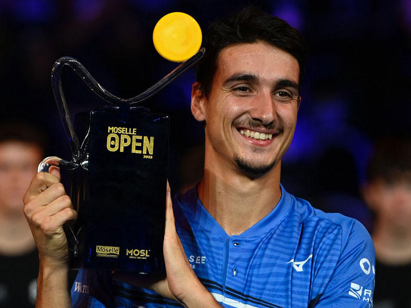 الإيطالي لورينزو سونيجو