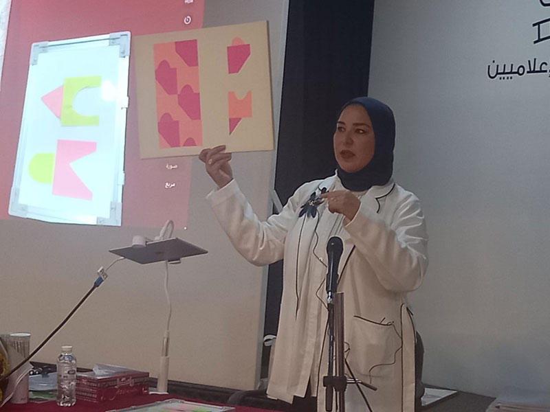  الفنانة دلال العياف 