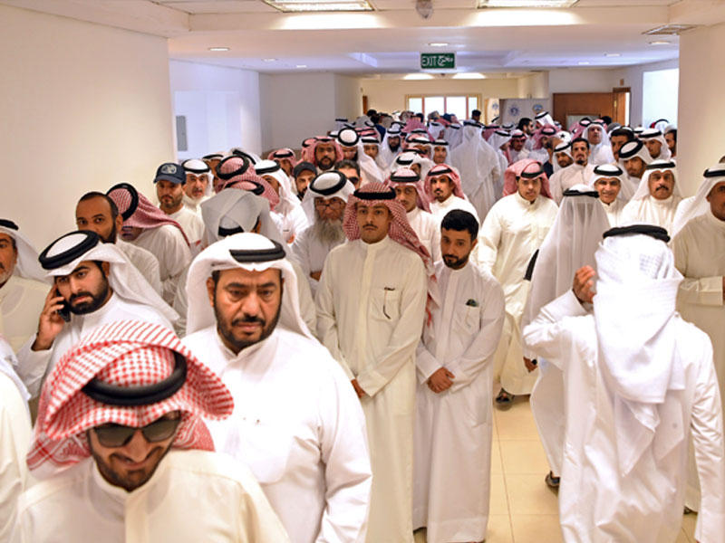 زحام أمام لجان أحد مراكز الاقتراع