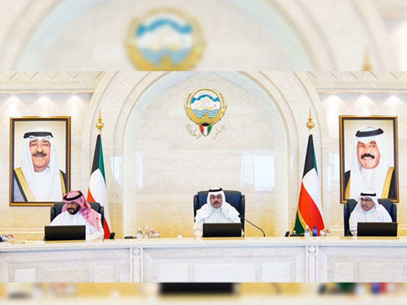 رئيس الوزراء مترئساً الاجتماع الاستثنائي أمس