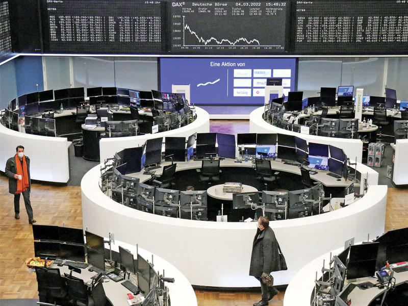 أسهم أوروبا تهبط 5%