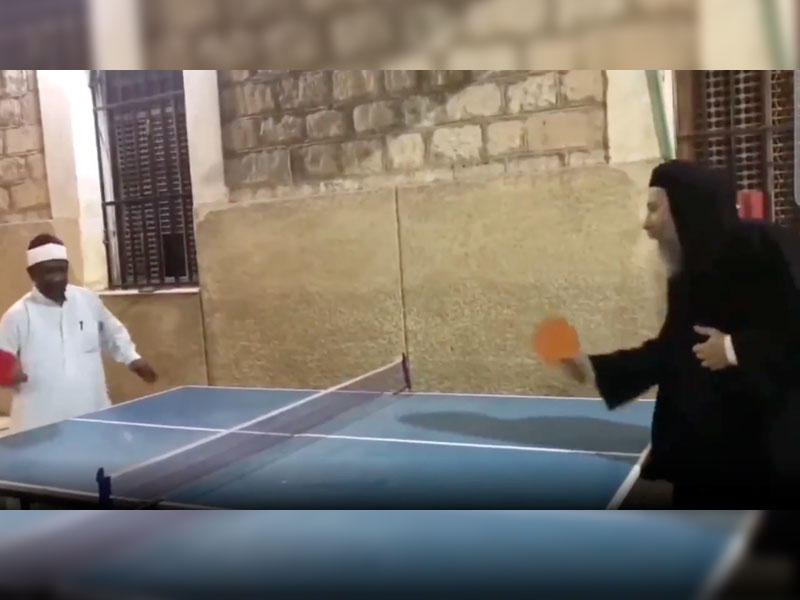  تنس الطاولة بين قسيس وشيخ أزهري