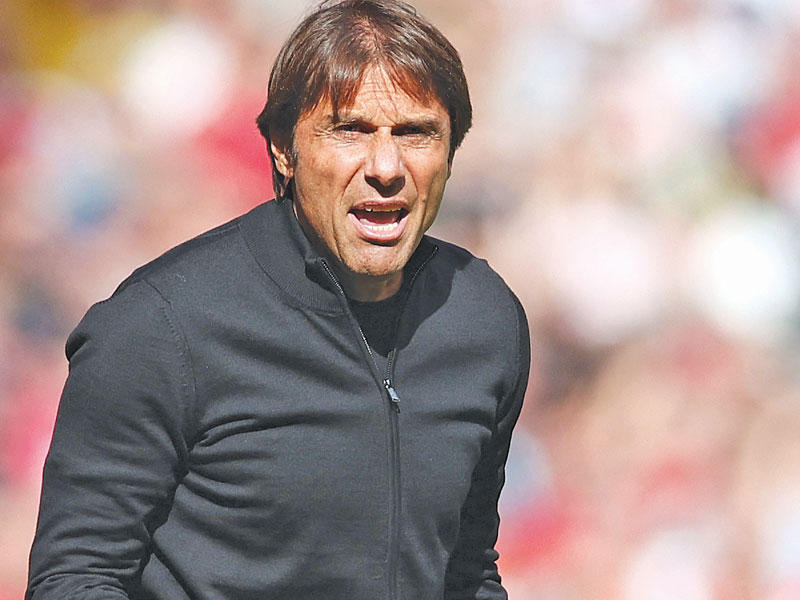 أنطونيو كونتي المدير الفني لفريق توتنهام الإنكليزي لكرة القدم