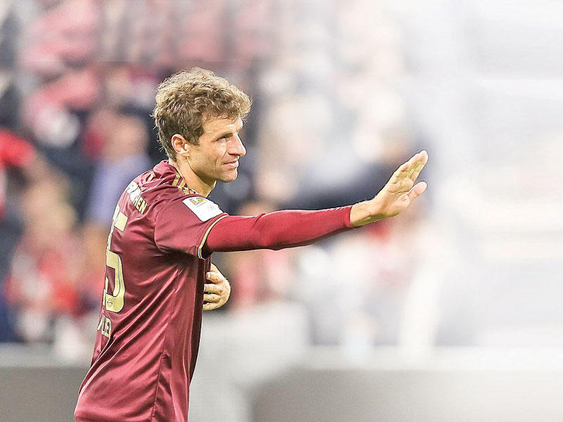 توماس مولر لاعب فريق بايرن ميونخ الألماني لكرة القدم 