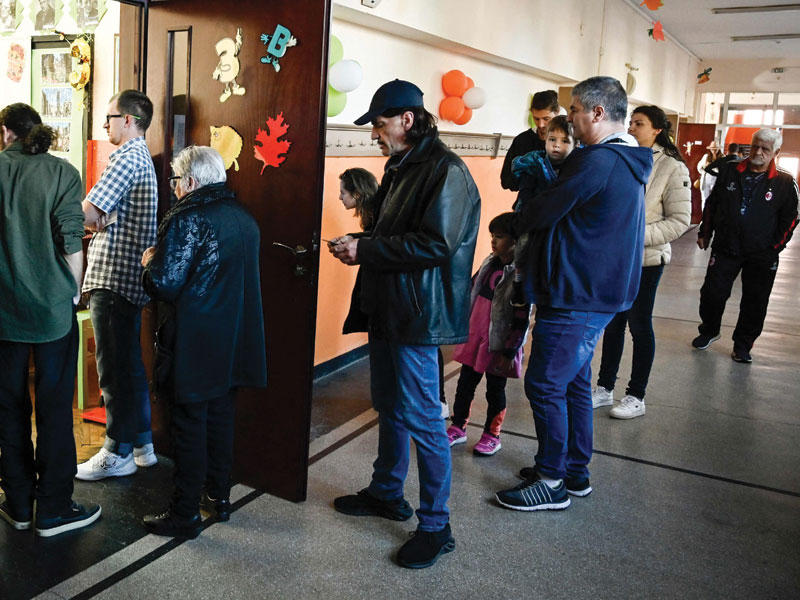 جانب من عملية التصويت