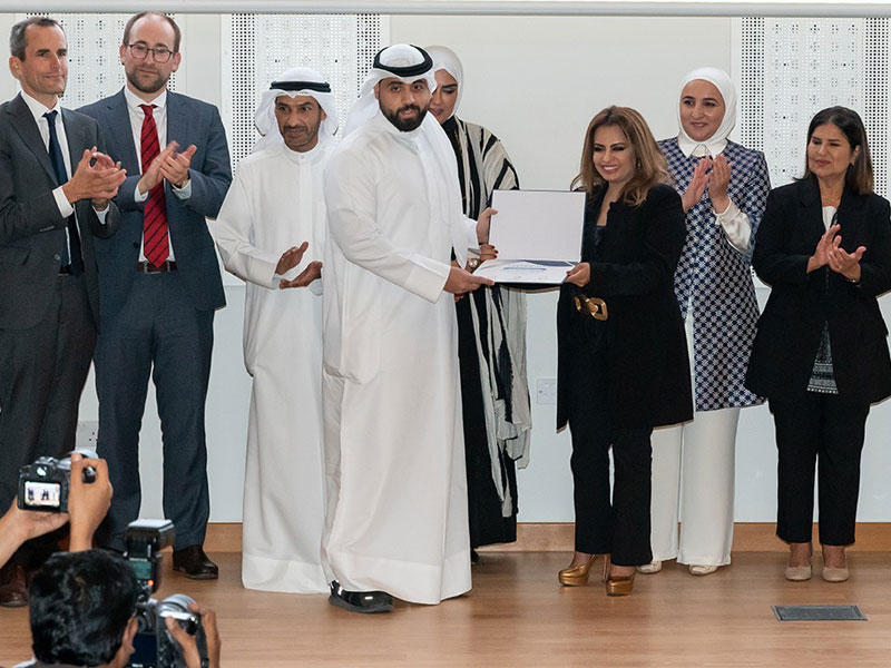 جانب من تكريم المشاركين في برنامج المحكم