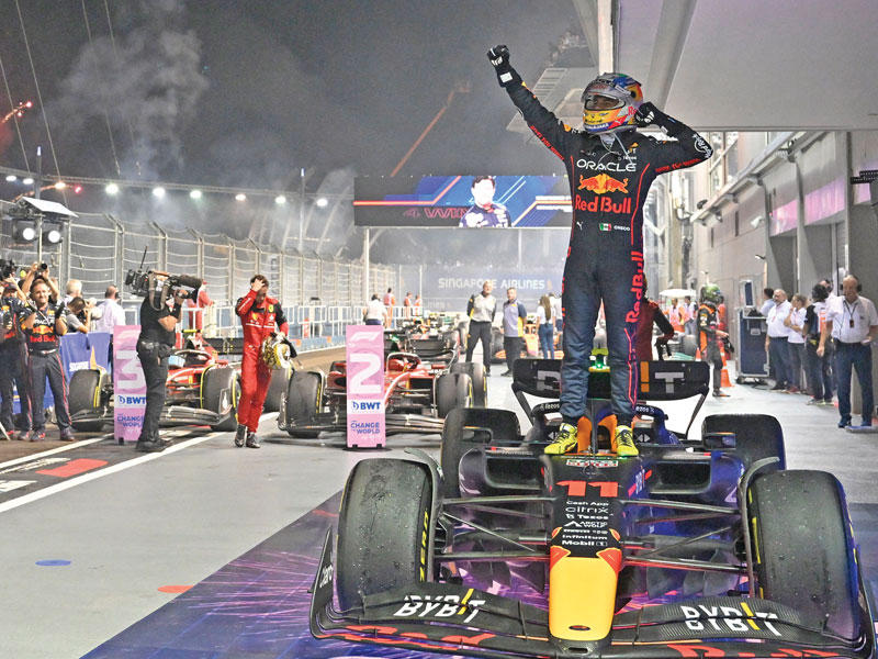 بيريز يحتفل بالفوز 