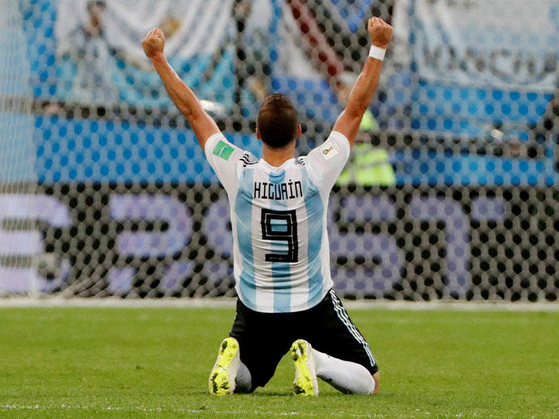 المهاجم الأرجنتيني غونزالو هيغواين 