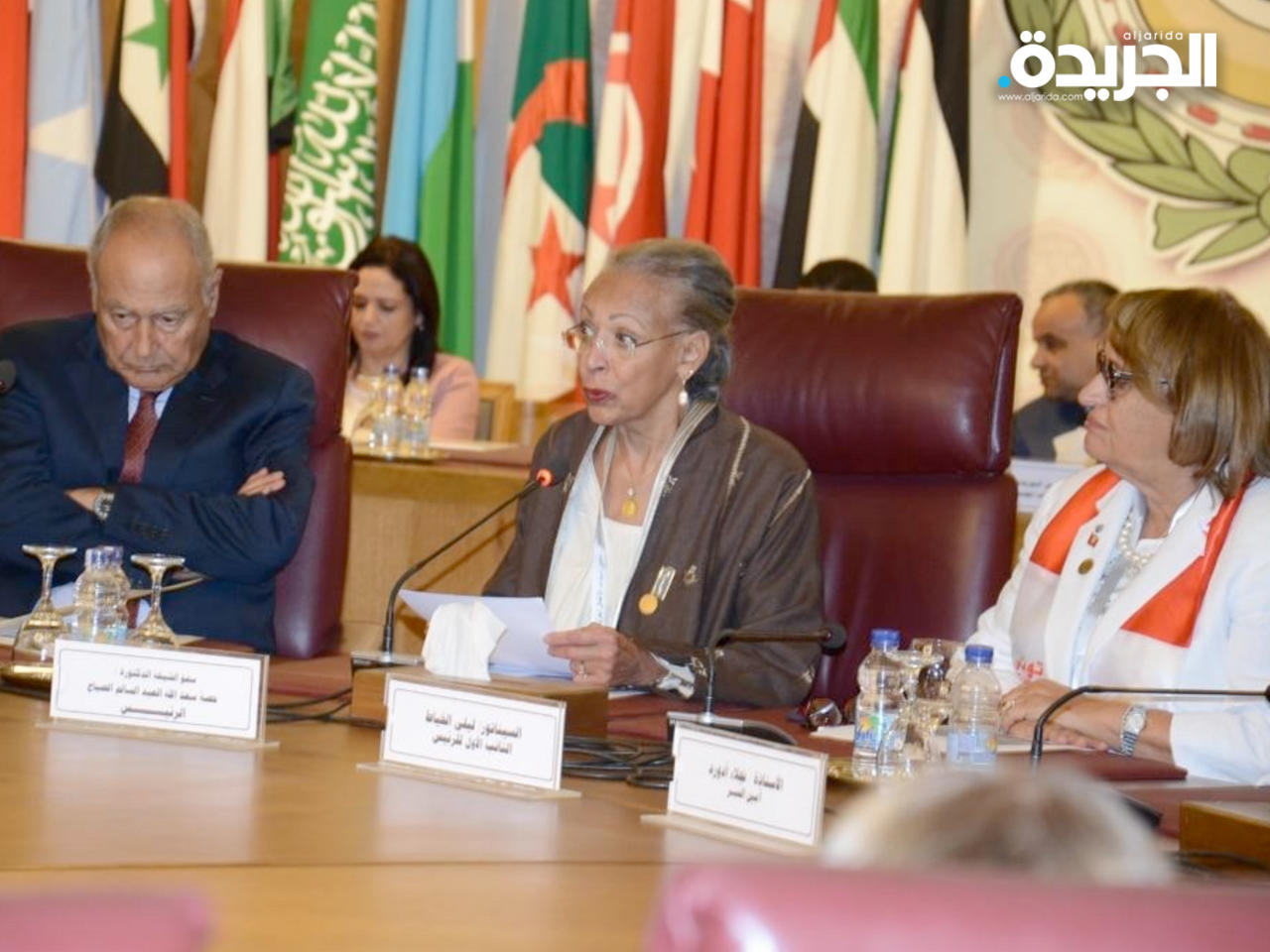 الشيخة حصة السعد متحدثة خلال الاجتماع