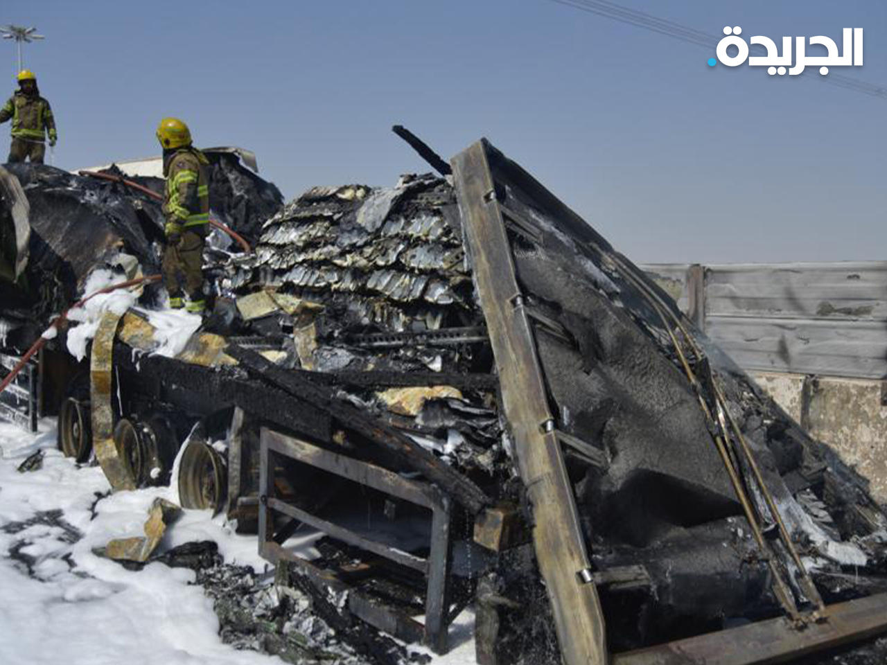 ألسنة اللهب التهمت الشاحنة