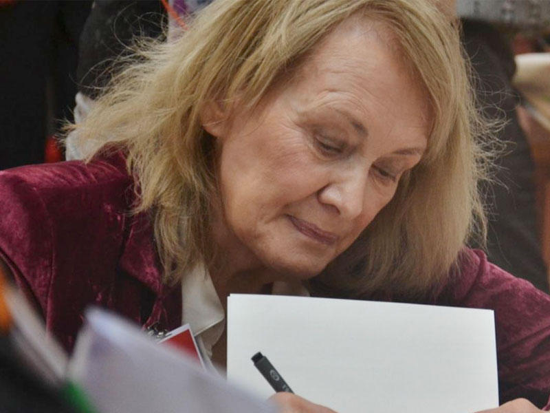 الروائية الفرنسية أنّي إرنو