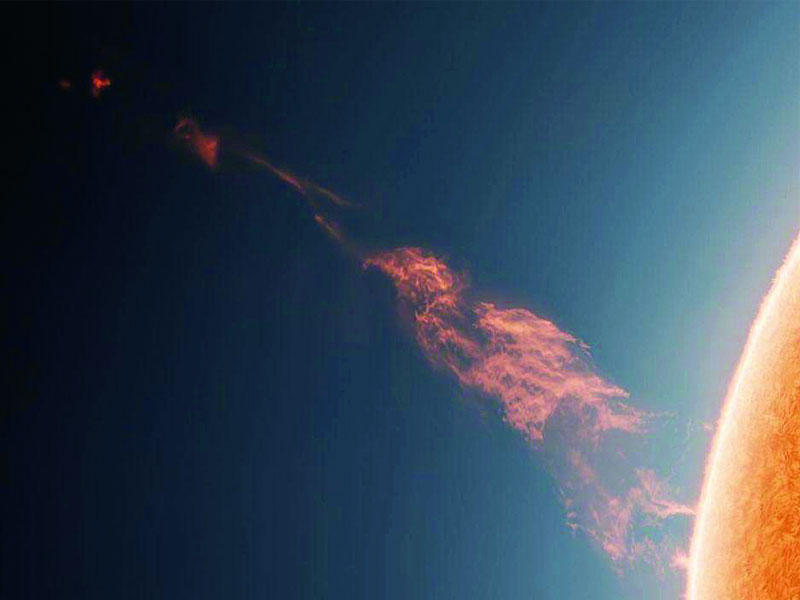 عمود ضخم من البلازما ينطلق من الشمس